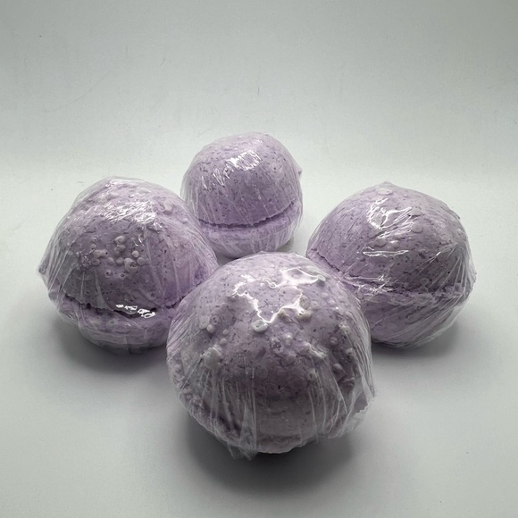 4 large lavender bath bombs. - Picture 2 of 8